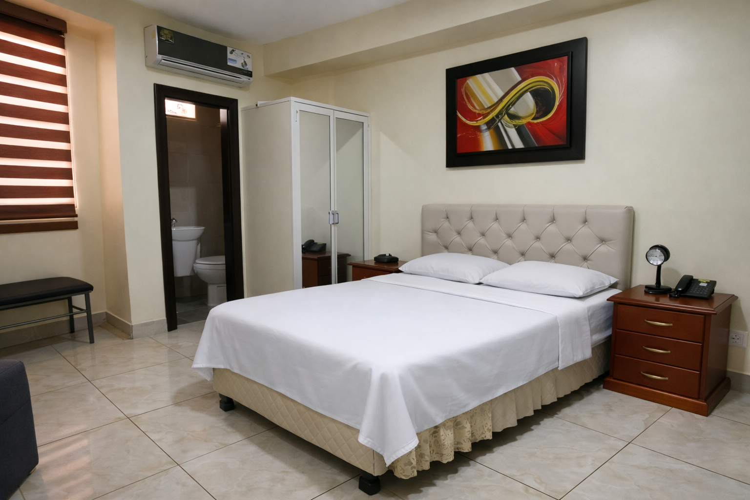 Habitación confortable con cama amplia